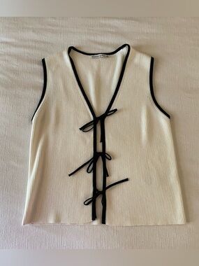 Cream Ribbed Tie-Front Sleeveless Top with Black Trim